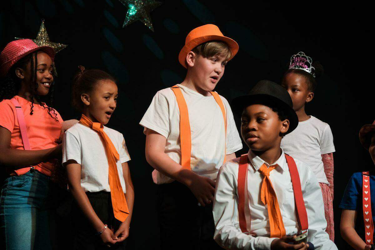 dancing kids