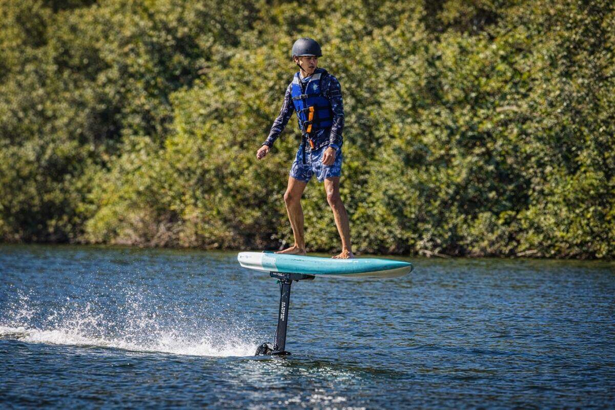 kid paddling